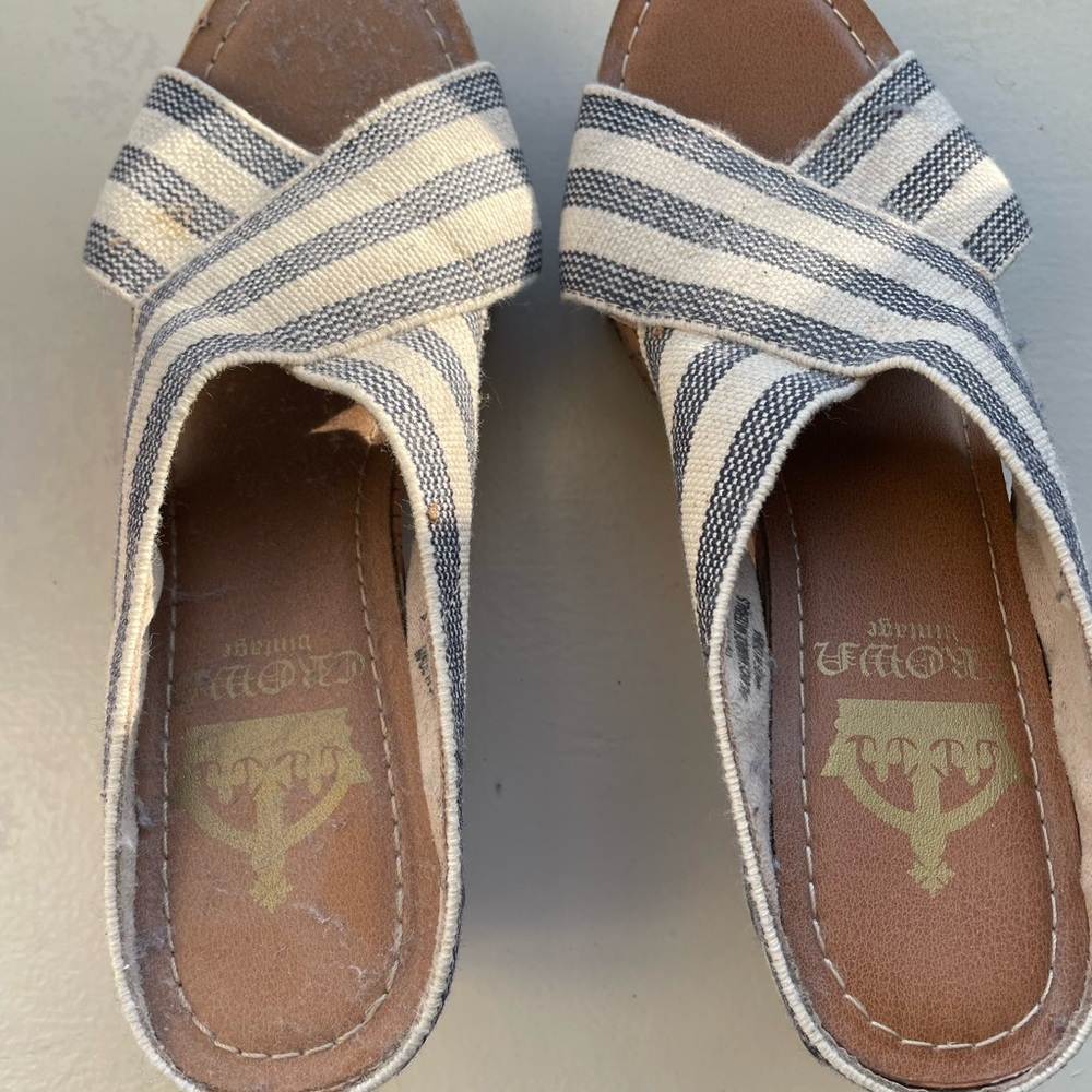Crown Vintage blue and white Wedges size 8M